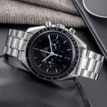 Omega Speedmaster Professional Moonwatch 311.30.42.30.01.005 (Unknown (random serial)) - Black dial 42 mm Steel case (2/8)