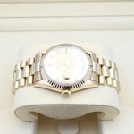 Rolex Day-Date 36 18238 (1997) - Champagne wijzerplaat 36mm Geelgoud (4/7)