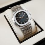 Patek Philippe Nautilus 5800/1A-001 (2007) - Blue dial 38 mm Steel case (2/8)
