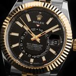 Rolex Sky-Dweller 336933 (2025) - 42mm Goud/Staal (3/8)
