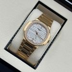 Patek Philippe Nautilus 7118/1200R-001 (2023) - Zilver wijzerplaat 35mm Roségoud (8/8)