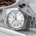 Vacheron Constantin Overseas 4500V/110A-B126 (Unknown (random serial)) - Silver dial 42 mm Steel case (2/8)