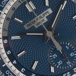 Patek Philippe World Time Chronograph 5930G-001 (2018) - Blue dial 40 mm White Gold case (3/8)