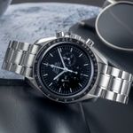 Omega Speedmaster Professional Moonwatch 311.30.42.30.01.005 (Unknown (random serial)) - Black dial 42 mm Steel case (2/8)