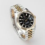 Rolex Sky-Dweller 336933 (2024) - 42 mm Gold/Steel case (2/8)