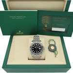 Rolex GMT-Master II 126710GRNR (2026) - Black dial 40 mm Steel case (8/8)
