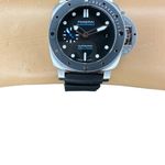 Panerai Luminor Submersible PAM02683 (2024) - Zwart wijzerplaat 42mm Staal (2/8)