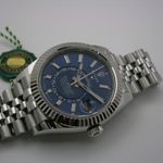 Rolex Sky-Dweller 336934 (2025) - Green dial 42 mm Gold/Steel case (2/8)