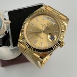 Rolex Day-Date 40 228238 (2024) - Champagne dial 40 mm Yellow Gold case (1/8)