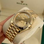 Rolex Day-Date 40 228238 (2024) - Champagne dial 40 mm Yellow Gold case (4/8)