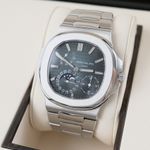 Patek Philippe Nautilus 5712/1A-001 (2011) - Blue dial 40 mm Steel case (2/8)