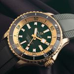 Breitling Superocean 42 N17375201L1S1 (2023) - Groen wijzerplaat 42mm Brons (3/7)