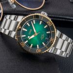 Oris Aquis Date 01 400 7769 6357-07 8 22 09PEB (Unknown (random serial)) - Green dial 42 mm Steel case (2/8)