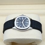 Patek Philippe Aquanaut 4960 (Unknown (random serial)) - Black dial 30 mm Steel case (2/5)