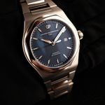 Girard-Perregaux Laureato 81000-11-431-11A (2016) - Blauw wijzerplaat 41mm Staal (1/8)