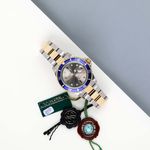 Rolex Submariner Date 16613LB (1999) - Grijs wijzerplaat 40mm Goud/Staal (2/8)