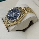 Rolex Sky-Dweller 326938 (Unknown (random serial)) - Black dial 42 mm Yellow Gold case (5/8)