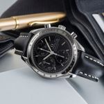 Omega Speedmaster Date 3513.50.00 (2003) - Black dial 39 mm Steel case (2/8)