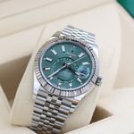 Rolex Sky-Dweller 326933 (2024) - Green dial 42 mm Gold/Steel case (1/8)