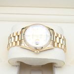 Rolex Day-Date 36 118238 (2002) - Champagne wijzerplaat 36mm Geelgoud (4/8)