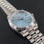 Rolex Day-Date 40 228236 (2024) - Blue dial 40 mm Platinum case (4/8)