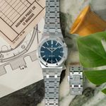 Audemars Piguet Royal Oak Selfwinding 15450ST (2020) - Blue dial 37 mm Steel case (6/8)