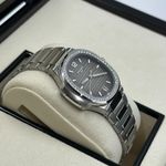 Patek Philippe Nautilus 7118/1200A-011 (2024) - Grijs wijzerplaat 35mm Staal (7/8)