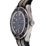 Omega Seamaster Diver 300 M 210.92.42.20.01.001 (2026) - Brown dial 42 mm Titanium case (4/7)