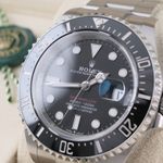 Rolex Sea-Dweller 126600 (2025) - Black dial 43 mm Steel case (4/8)