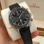 Omega Speedmaster 304.23.44.52.13.001 (2025) - Brown dial 44 mm Gold/Steel case (8/10)