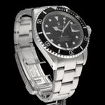 Rolex Submariner Date 16610 (1998) - Black dial 40 mm Steel case (6/8)