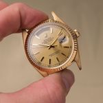 Rolex Day-Date 36 18038 (1978) - Champagne wijzerplaat 36mm Geelgoud (2/8)