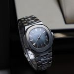 Patek Philippe Nautilus 5711/1A-010 (2019) - Blue dial 38 mm Steel case (2/5)