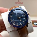 Omega Seamaster 300 233.62.41.21.03.001 (2022) - Blue dial 41 mm Rose Gold case (5/8)