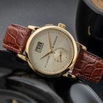 A. Lange & Söhne Saxonia 105.021 (1999) - Silver dial 34 mm Yellow Gold case (2/8)