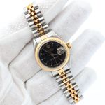 Rolex Lady-Datejust 69173 (Onbekend (willekeurig serienummer)) - Zwart wijzerplaat 26mm Goud/Staal (2/8)