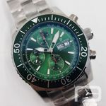 Revue Thommen Diver's Day-Date Chronograph 17030.6132 (2024) - Groen wijzerplaat 45mm Staal (2/8)