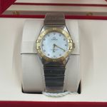 Omega Constellation Quartz 131.20.28.60.55.002 (2023) - Parelmoer wijzerplaat 28mm Goud/Staal (3/8)