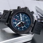 Breitling Super Avenger M13370 (2009) - Black dial 48 mm Steel case (2/8)