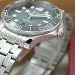 Omega Seamaster Diver 300 M 210.30.42.20.01.001 (2025) - Black dial 42 mm Steel case (8/8)