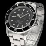 Rolex Submariner Date 16610 (1998) - Black dial 40 mm Steel case (7/8)