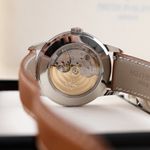 Patek Philippe Calatrava 5212A-001 (2024) - Silver dial 40 mm Steel case (7/8)