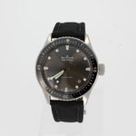 Blancpain Fifty Fathoms Bathyscaphe 5000-1110-b52a (2024) - Grijs wijzerplaat 43mm Staal (1/4)