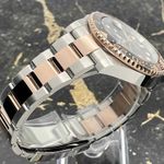 Rolex GMT-Master II 126711CHNR (2026) - Black dial 40 mm Gold/Steel case (7/8)