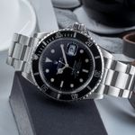 Rolex Submariner Date 16610 (Onbekend (willekeurig serienummer)) - Zwart wijzerplaat 40mm Staal (2/8)