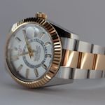 Rolex Sky-Dweller 326933 (2023) - 42 mm Gold/Steel case (3/8)