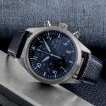 IWC Pilot Chronograph IW371701 (2010) - Black dial 42 mm Steel case (2/8)