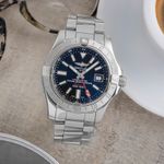 Breitling Avenger II GMT A32390111B1A1 (Onbekend (willekeurig serienummer)) - Zwart wijzerplaat 43mm Staal (1/8)