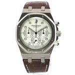 Audemars Piguet Royal Oak Chronograph 26022BC.OO.D002CR.01 (2010) - Silver dial 39 mm White Gold case (2/8)