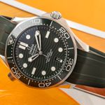 Omega Seamaster Diver 300 M 210.32.42.20.10.001 (Unknown (random serial)) - Green dial 42 mm Steel case (1/8)